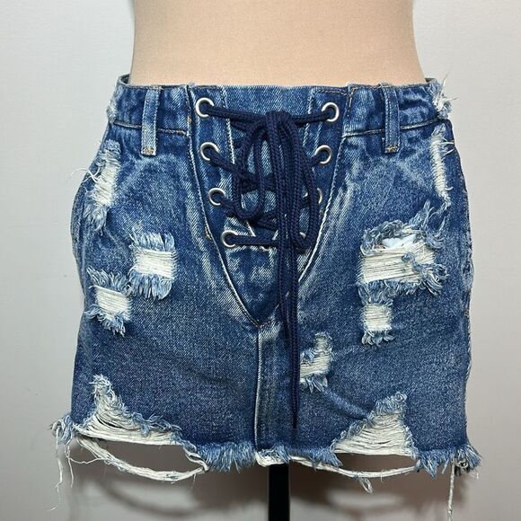 NWT Signature 8 distressed denim Jean mini skirt size XS. 100% cotton - Picture 1 of 12